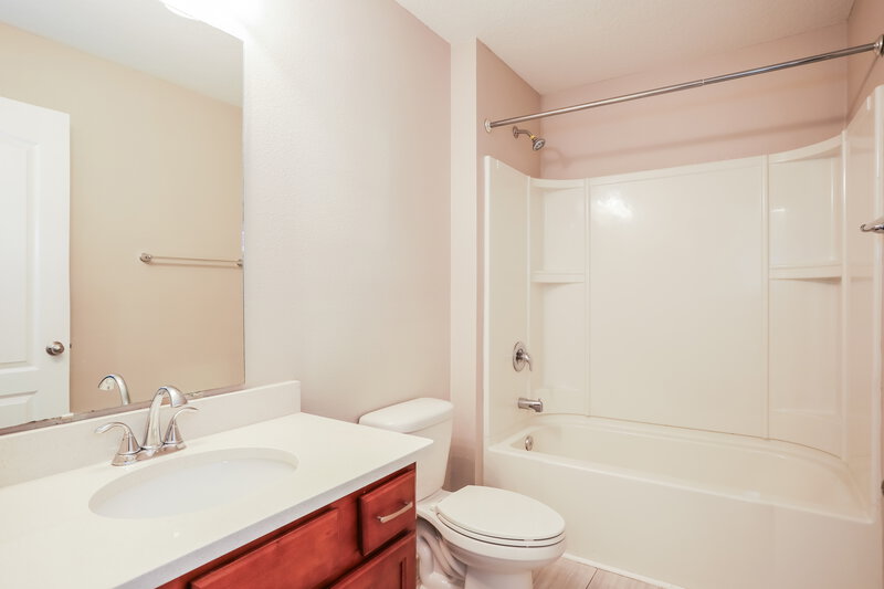 2,090/Mo, 3514 Song Bird Lakes Dr Green Cove Springs, FL 32043 Bathroom View