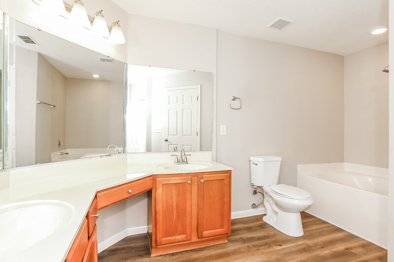 2,285/Mo, 2861 Taylor Hill Dr Jacksonville, FL 32221 Main Bathroom View