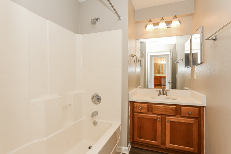 2,285/Mo, 2861 Taylor Hill Dr Jacksonville, FL 32221 Bathroom View