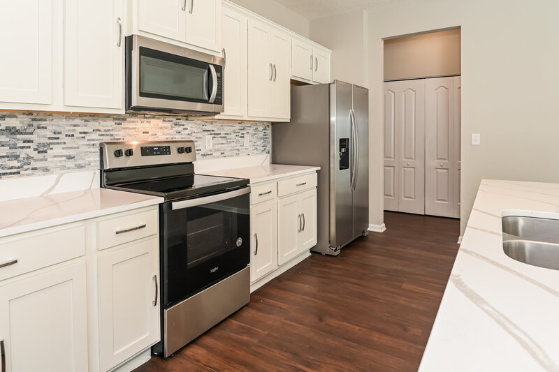 2,525/Mo, 8414 Meadow Walk Ln Jacksonville, FL 32256 Kitchen View 2