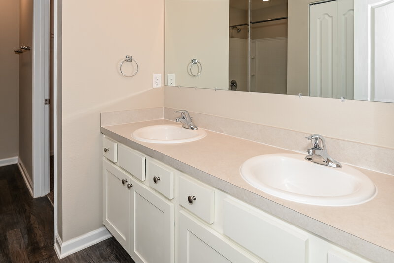 2,525/Mo, 8414 Meadow Walk Ln Jacksonville, FL 32256 Main Bathroom View