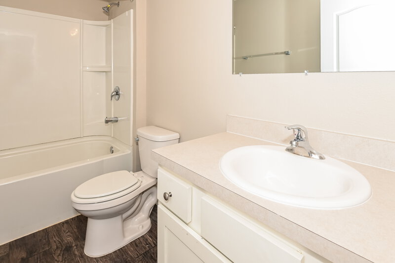 2,525/Mo, 8414 Meadow Walk Ln Jacksonville, FL 32256 Bathroom View 2