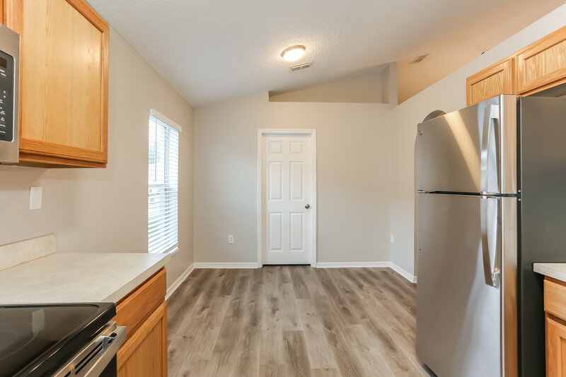 1,690/Mo, 8765 Merseyside Ave Jacksonville, FL 32219 Kitchen View 2