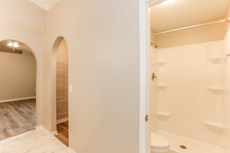 1,690/Mo, 8765 Merseyside Ave Jacksonville, FL 32219 Main Bathroom View 2