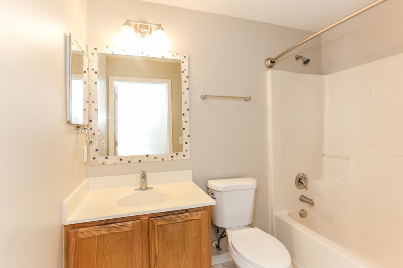 1,690/Mo, 8765 Merseyside Ave Jacksonville, FL 32219 Bathroom View