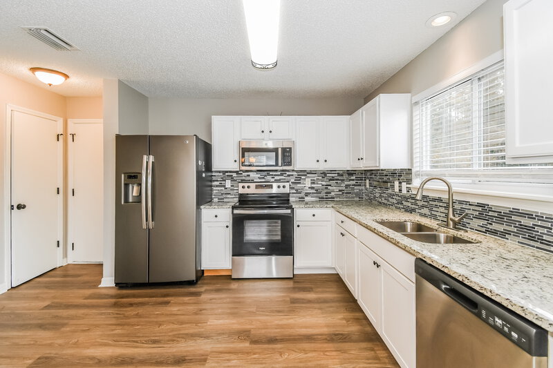 1,710/Mo, 2236 Fresco Dr Middleburg, FL 32068 Kitchen View 2