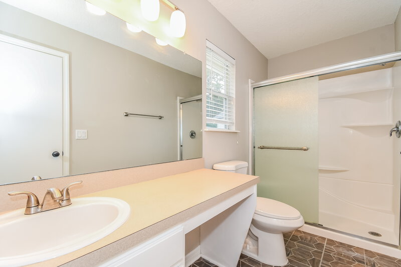 1,710/Mo, 2236 Fresco Dr Middleburg, FL 32068 Main Bathroom View