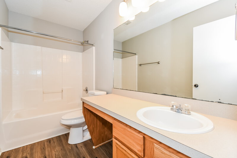 1,710/Mo, 2236 Fresco Dr Middleburg, FL 32068 Bathroom View