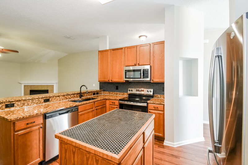 2,540/Mo, 2778 Ravine Hill Dr Middleburg, FL 32068 Kitchen View 2