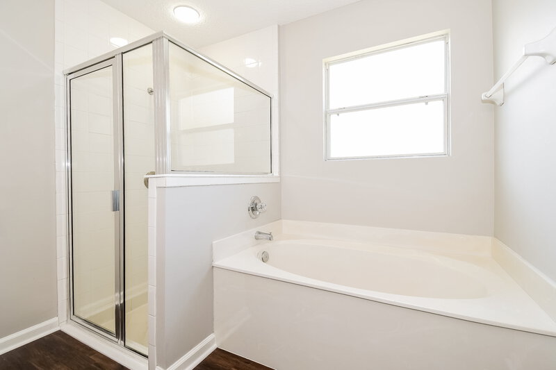 2,540/Mo, 2778 Ravine Hill Dr Middleburg, FL 32068 Main Bathroom View 2