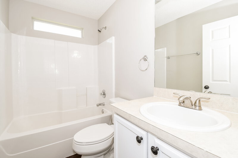 2,540/Mo, 2778 Ravine Hill Dr Middleburg, FL 32068 Bathroom View