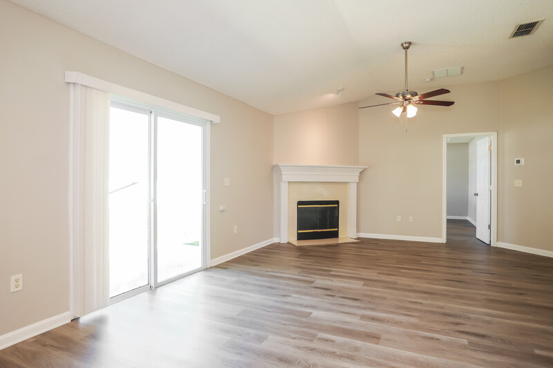 1,640/Mo, 2680 Creek Ridge Dr Green Cove Springs, FL 32043 Living Room View 3
