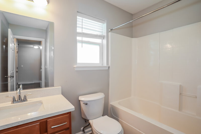 1,640/Mo, 2680 Creek Ridge Dr Green Cove Springs, FL 32043 Bathroom View