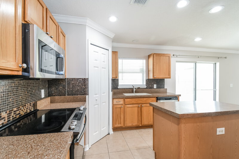 2,590/Mo, 11994 Iron Creek Rd Jacksonville, FL 32218 Kitchen View 2