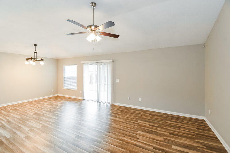 2,145/Mo, 45098 Amhurst Oaks Dr Callahan, FL 32011 Living Room View 2