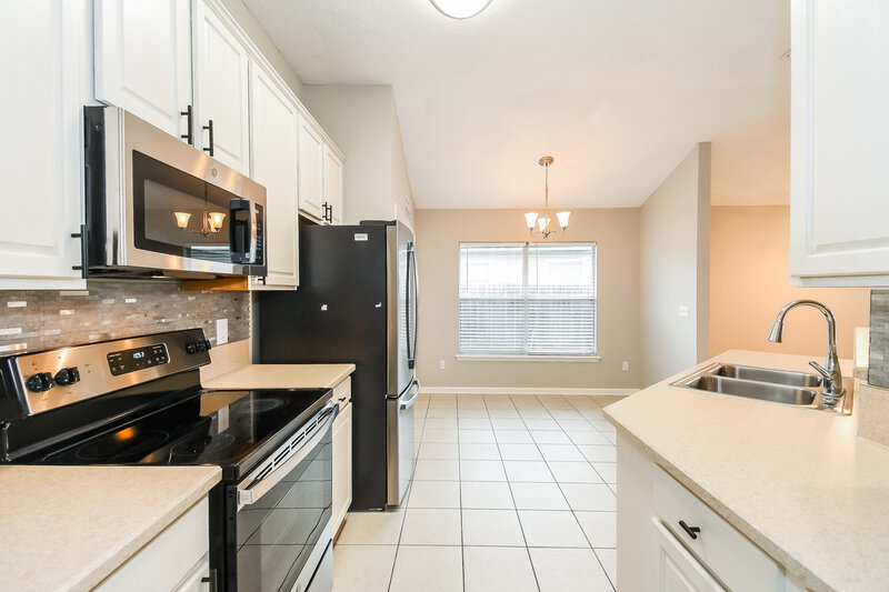 2,145/Mo, 45098 Amhurst Oaks Dr Callahan, FL 32011 Kitchen View
