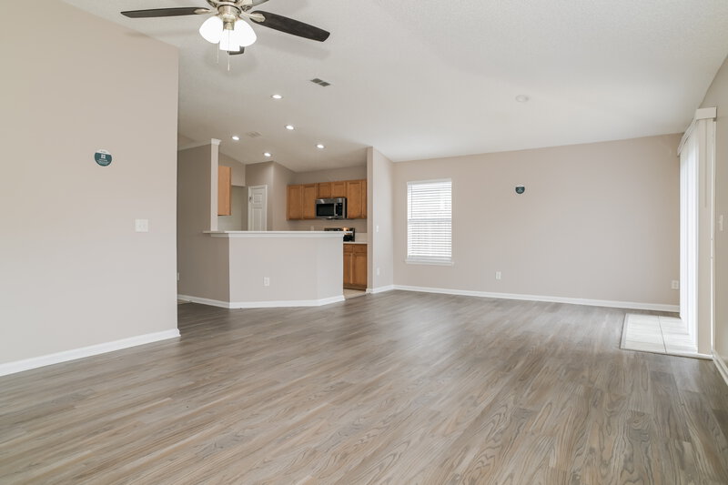 1,720/Mo, 9526 Staples Mill Dr Jacksonville, FL 32244 Living Room View