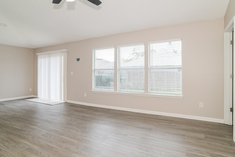1,720/Mo, 9526 Staples Mill Dr Jacksonville, FL 32244 Living Room View 3