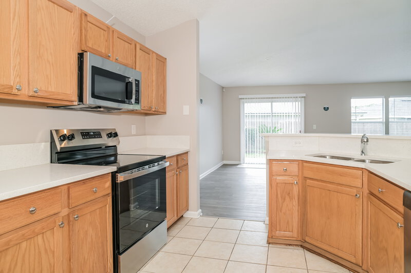 1,720/Mo, 9526 Staples Mill Dr Jacksonville, FL 32244 Kitchen View 2