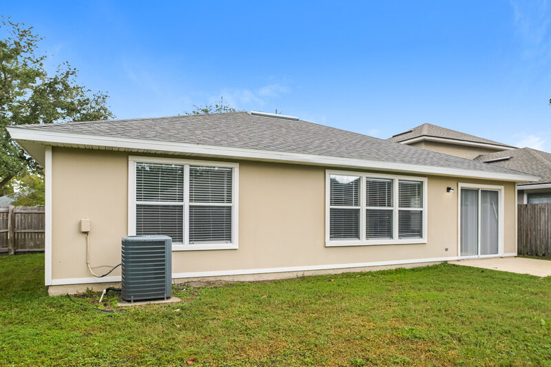 1,720/Mo, 9526 Staples Mill Dr Jacksonville, FL 32244 Rear View