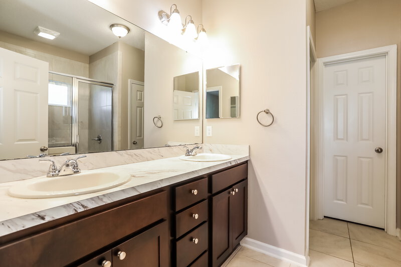 3,430/Mo, 1976 Constitutional Republic Pl Jacksonville, FL 32221 Main Bathroom View