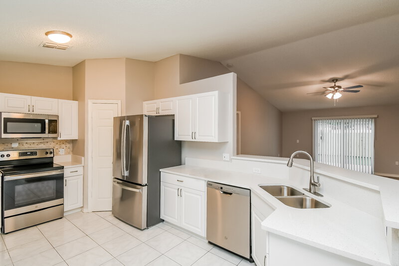 2,350/Mo, 84 Reeding Ridge Dr W Jacksonville, FL 32225 Kitchen View