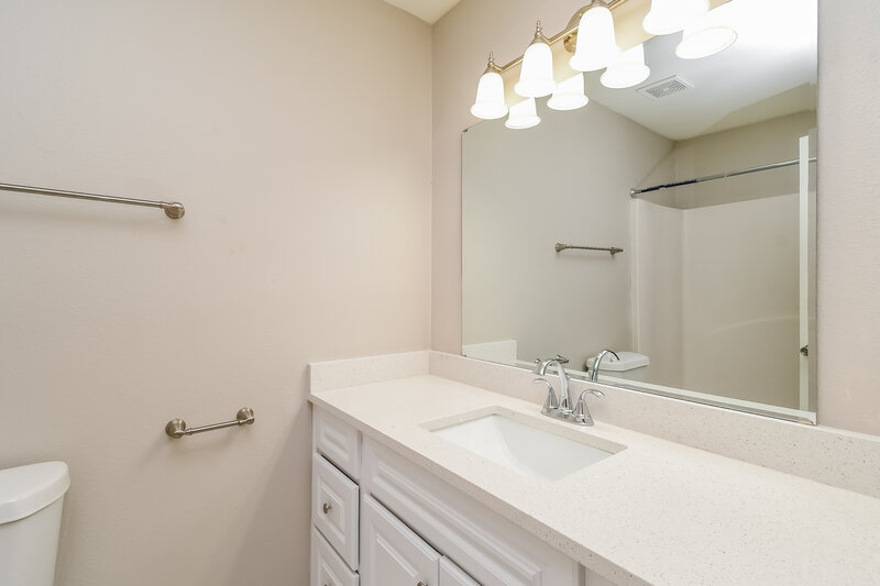 2,350/Mo, 84 Reeding Ridge Dr W Jacksonville, FL 32225 Main Bathroom View