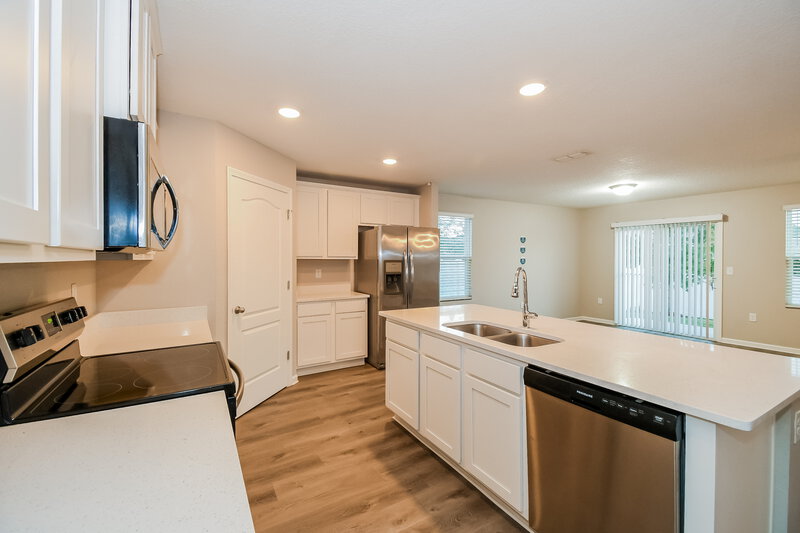 1,705/Mo, 2045 Pebble Point Dr Green Cove Springs, FL 32043 Kitchen View