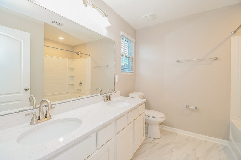 1,705/Mo, 2045 Pebble Point Dr Green Cove Springs, FL 32043 Main Bathroom View 2