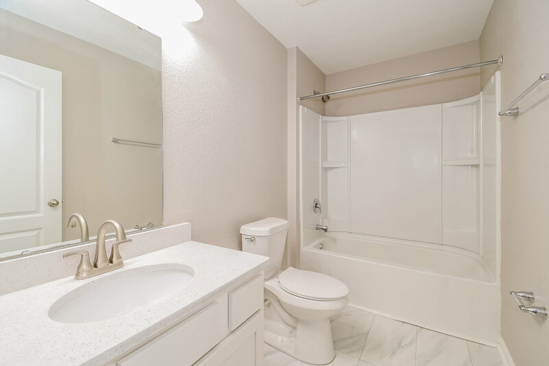 1,705/Mo, 2045 Pebble Point Dr Green Cove Springs, FL 32043 Bathroom View