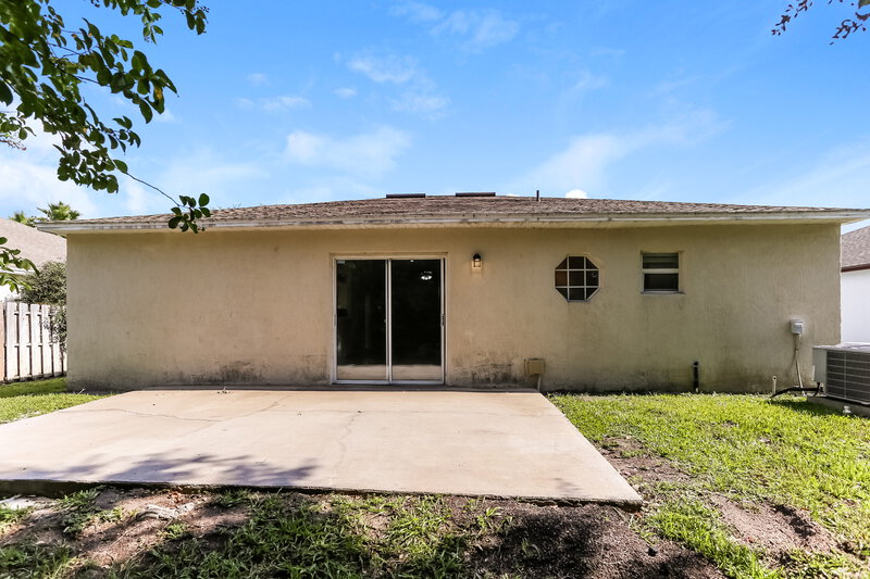 2,155/Mo, 11157 Wyndham Hollow Ln Jacksonville, FL 32246 Rear View