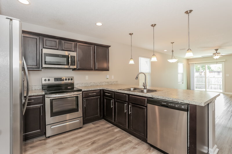 2,030/Mo, 7317 Townsend Village Ln Jacksonville, FL 32277 Kitchen View