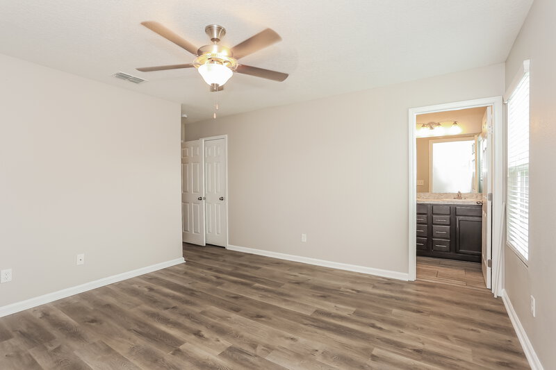2,030/Mo, 7317 Townsend Village Ln Jacksonville, FL 32277 Main Bedroom View 2