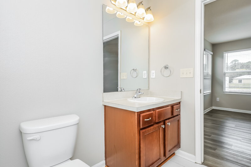 1,730/Mo, 3830 Julia Marie Drive Jacksonville, FL 32210 Main Bathroom View