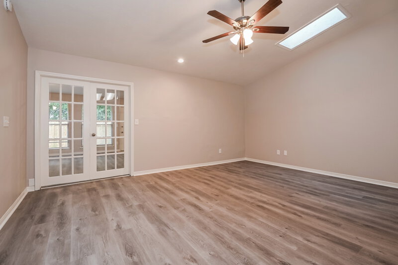 2,455/Mo, 3747 N Mandarin Woods Dr Jacksonville, FL 32223 Living Room View 2