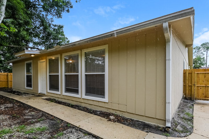 2,455/Mo, 3747 N Mandarin Woods Dr Jacksonville, FL 32223 Rear View