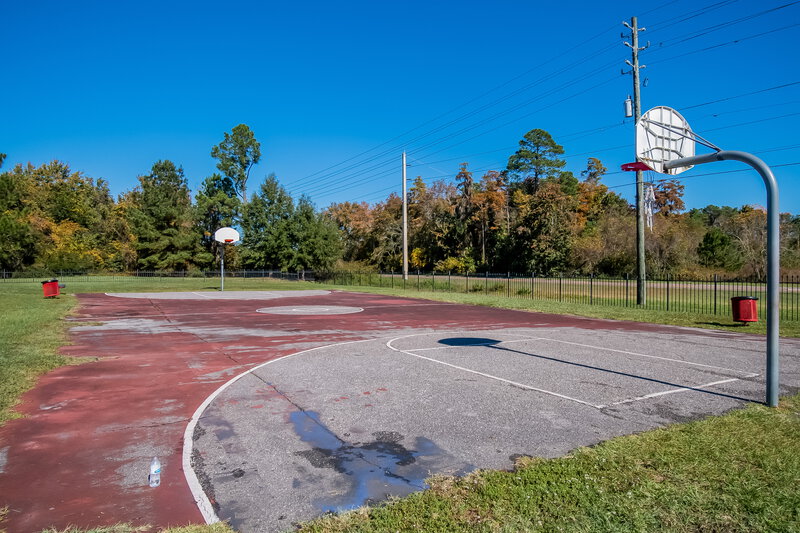 2,325/Mo, 7115 High Bluff Rd Jacksonville, FL 32244 Exterior View 3