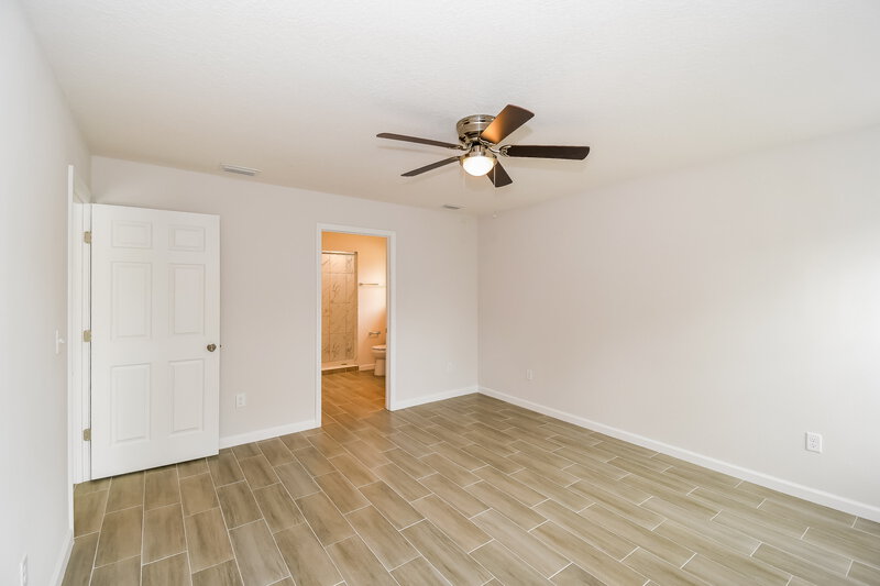 2,000/Mo, 6081 Patriots Landing Ln Jacksonville, FL 32244 Main Bedroom View 2