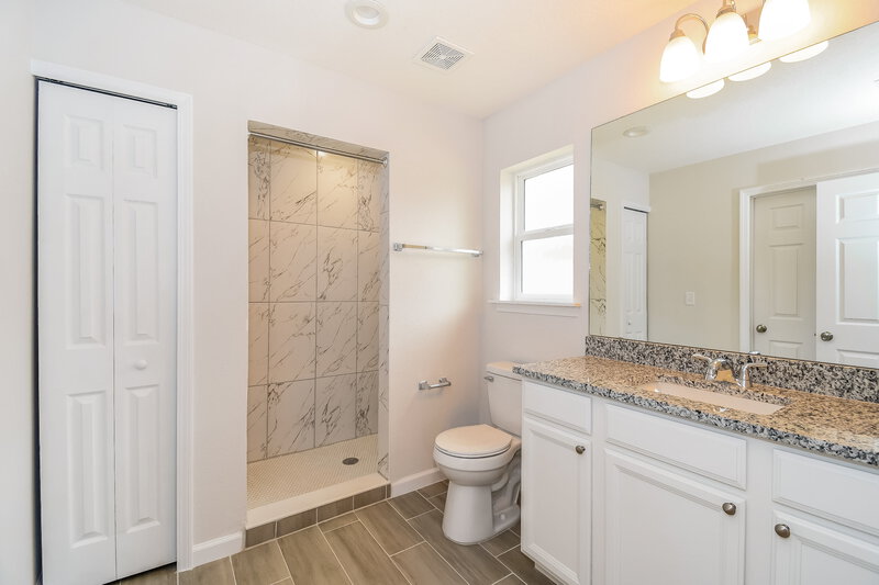 2,000/Mo, 6081 Patriots Landing Ln Jacksonville, FL 32244 Main Bathroom View