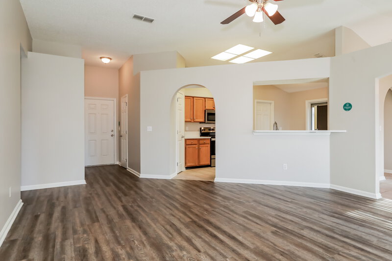1,605/Mo, 3039 Waters View Cir Orange Park, FL 32073 Living Room View
