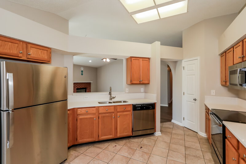 1,605/Mo, 3039 Waters View Cir Orange Park, FL 32073 Kitchen View