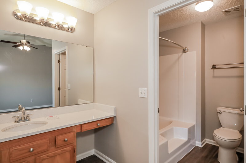 1,605/Mo, 3039 Waters View Cir Orange Park, FL 32073 Main Bathroom View