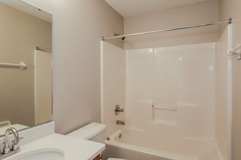 1,605/Mo, 3039 Waters View Cir Orange Park, FL 32073 Bathroom View