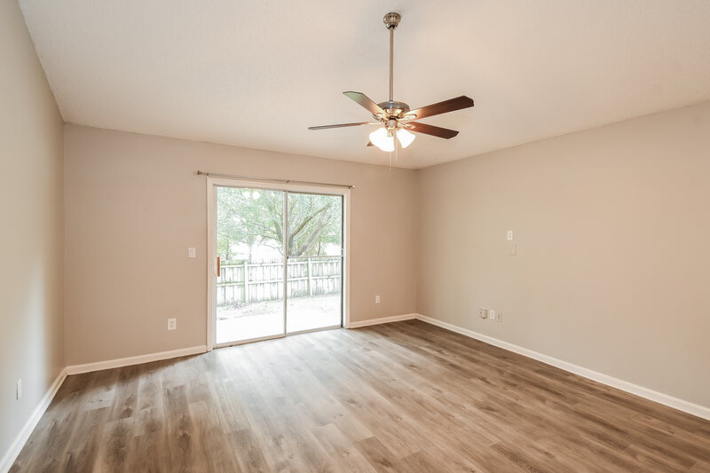 0/Mo, 2621 Fernleaf Dr Green Cove Springs, FL 32043 Living Room View