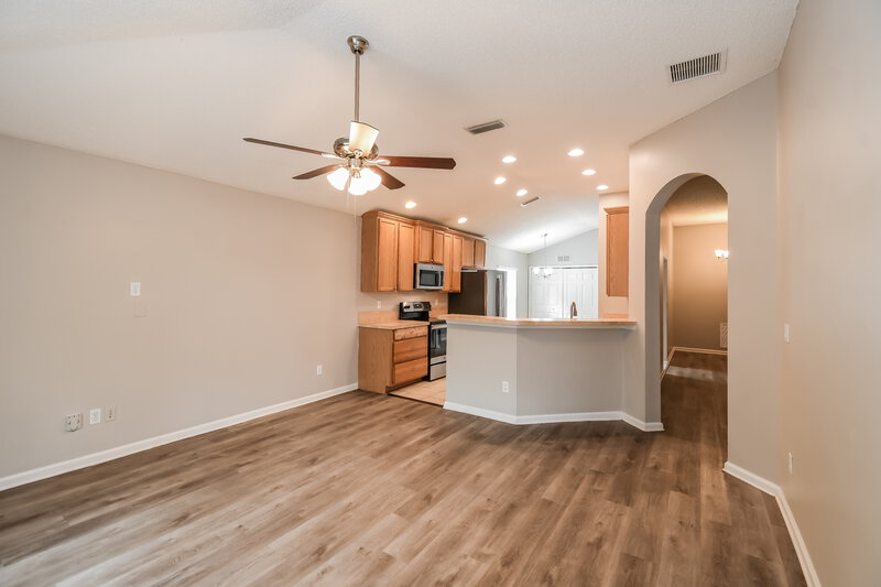 0/Mo, 2621 Fernleaf Dr Green Cove Springs, FL 32043 Living Room View 2