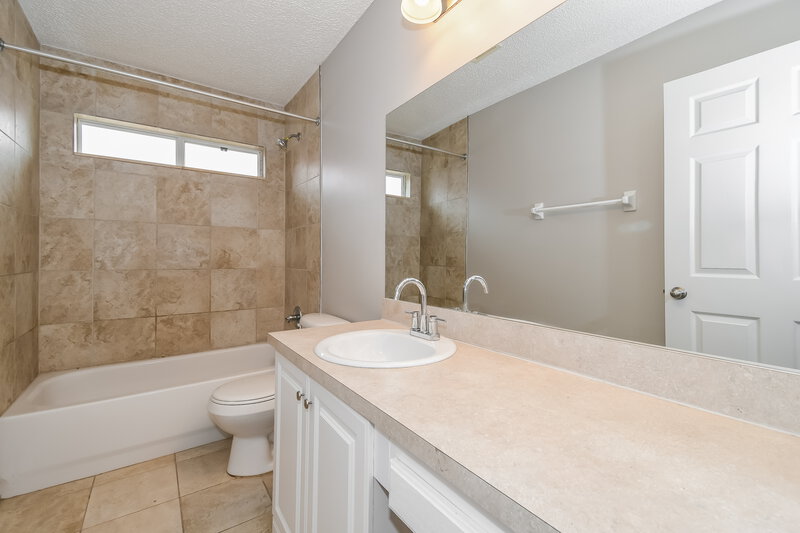 0/Mo, 2621 Fernleaf Dr Green Cove Springs, FL 32043 Bathroom View