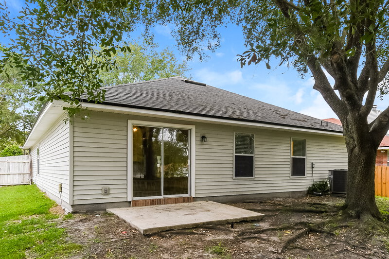 0/Mo, 2621 Fernleaf Dr Green Cove Springs, FL 32043 Rear View