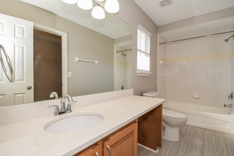 1,980/Mo, 3664 Arava Dr Green Cove Springs, FL 32043 Main Bathroom View