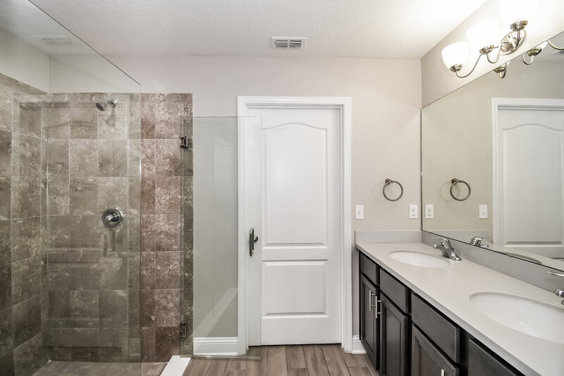2,190/Mo, 10070 Kit Fox Pkwy Jacksonville, FL 32222 Main Bathroom View