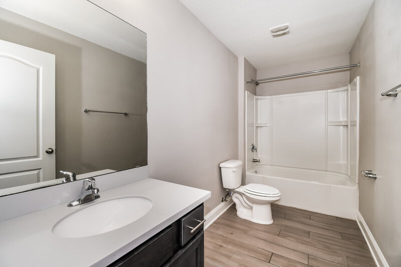 2,190/Mo, 10070 Kit Fox Pkwy Jacksonville, FL 32222 Bathroom View